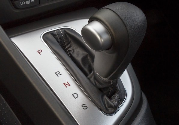 automatikgetriebe-bedienung-waehlhebel